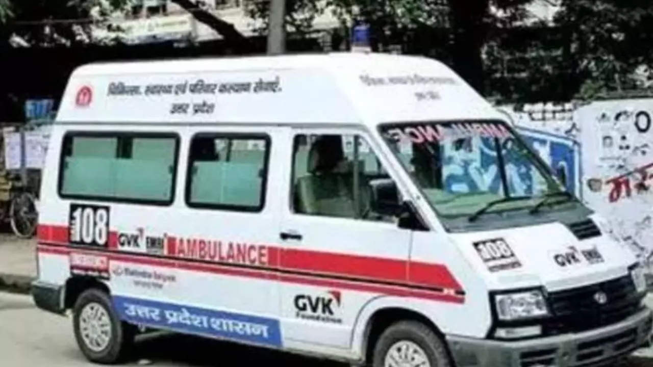Hapur News: हापुड़ में फर्जी बुकिंग से तड़प रहे मरीज, एंबुलेंस का लंबा इंतज़ार; सीएमओ ने शासन को भेजी रिपोर्ट