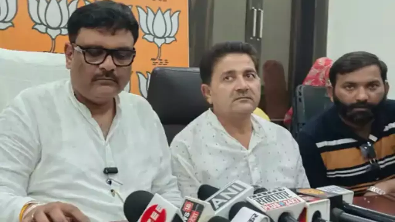 Kannauj News: सुब्रत पाठक ने अखिलेश यादव के वादों को बताया धोखा, कन्नौज के विकास पर उठाए सवाल