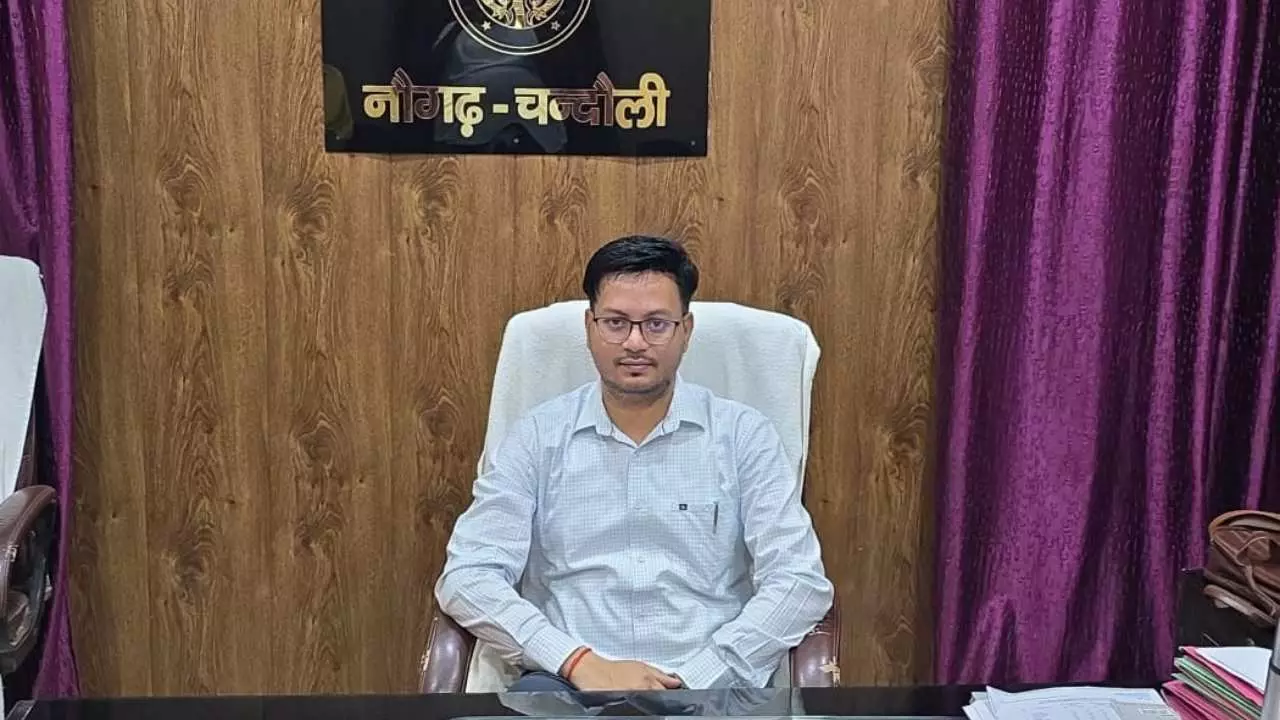 Chandauli News: नौगढ़ में फैमिली आईडी की दस्तक:पंचायत सहायक और आशा बहुएं बन रहीं डिजिटल पहचान की अग्रदूत