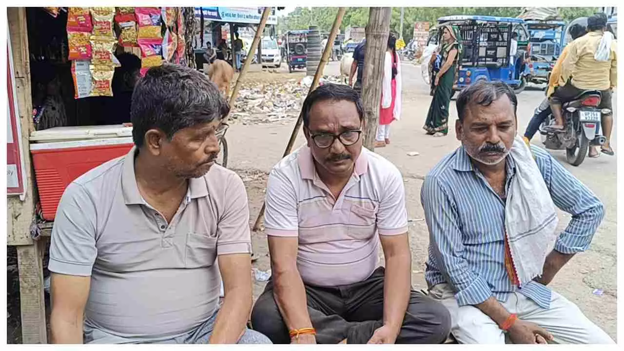 Unnao News : एक दिन, दो अर्थियां- उन्नाव मे बेटे की करंट से, पिता की रोड एक्सीडेंट मे मौत... बेटे की खबर सुन घर लौट रहा था पिता