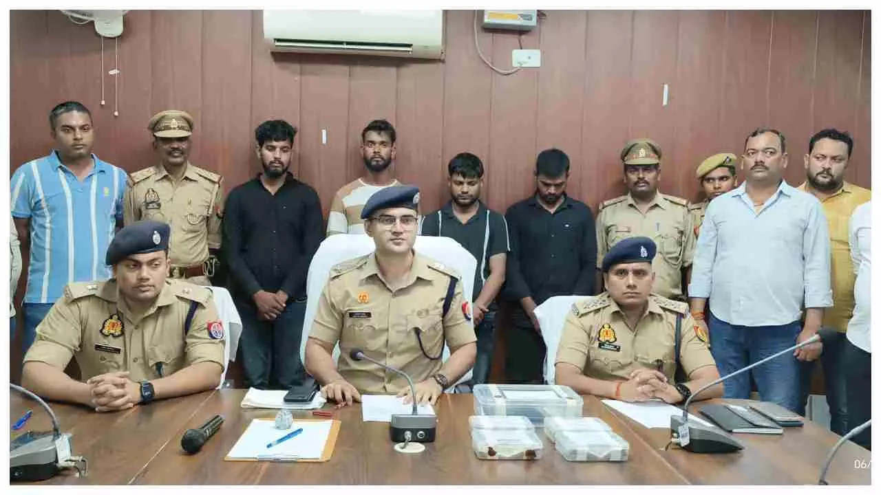 Chandauli News: फाइनेंस एजेंट से लूट का पुलिस ने किया खुलासा,नगदी व समान के साथ 4 अन्तर्जनपदीय लुटेरे हुए गिरफ्तार