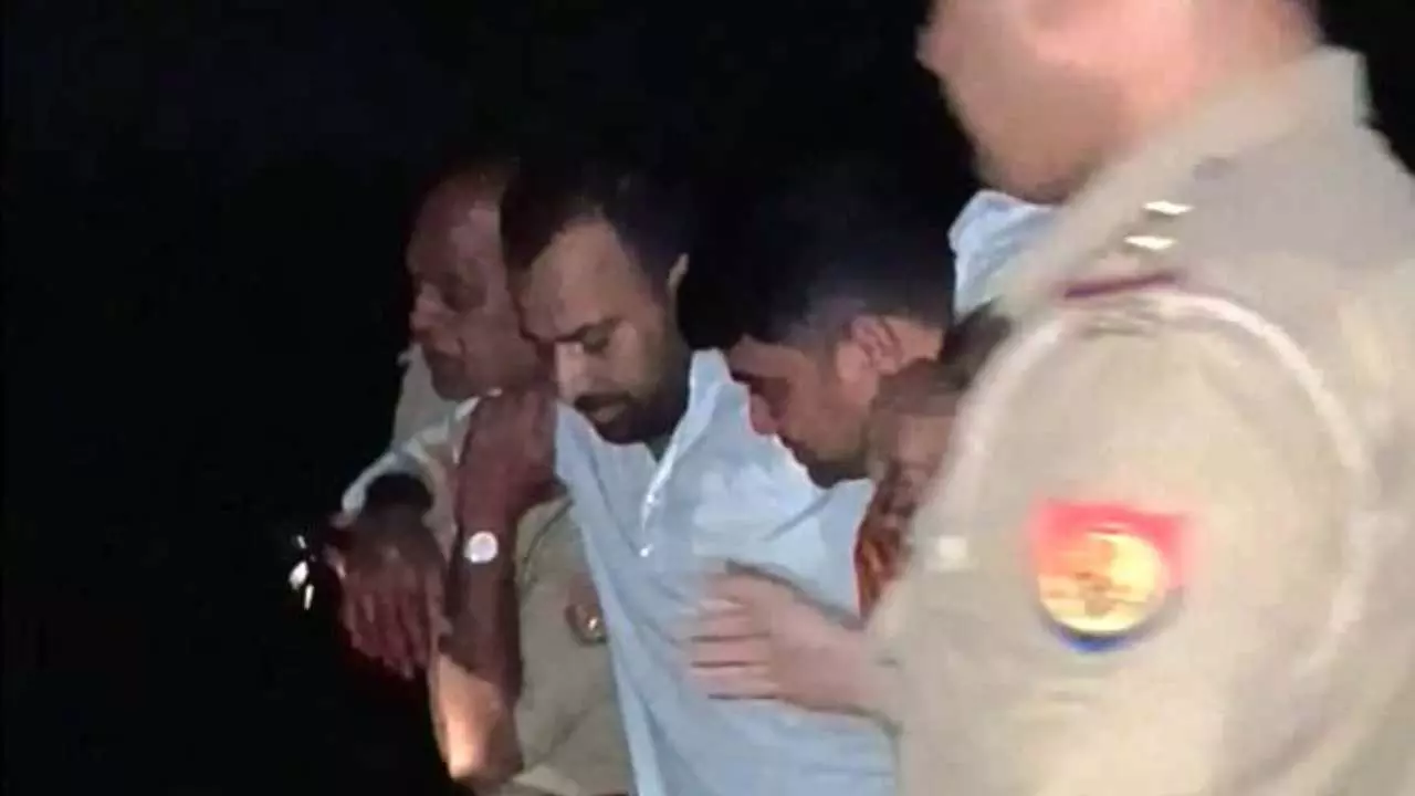Meerut News: अभिरक्षा से पिस्टल छीन भागा 25 हजार का इनामी, मुठभेड़ में घायल होकर दबोचा
