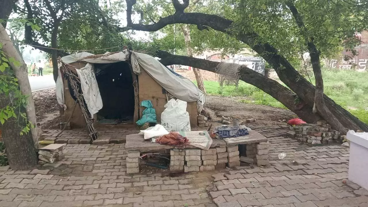Hathras News: महिला साधू की डंडे से पीट-पीटकर हत्या, भैरव मंदिर के निकट झोपड़ी में मिला शव