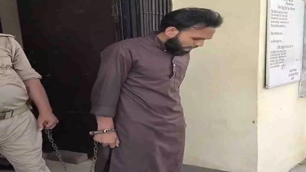Bareilly News: हैदरी दल विवाद: धार्मिक उन्माद फैलाने के आरोप में कार्रवाई, एक आरोपी गिरफ्तार