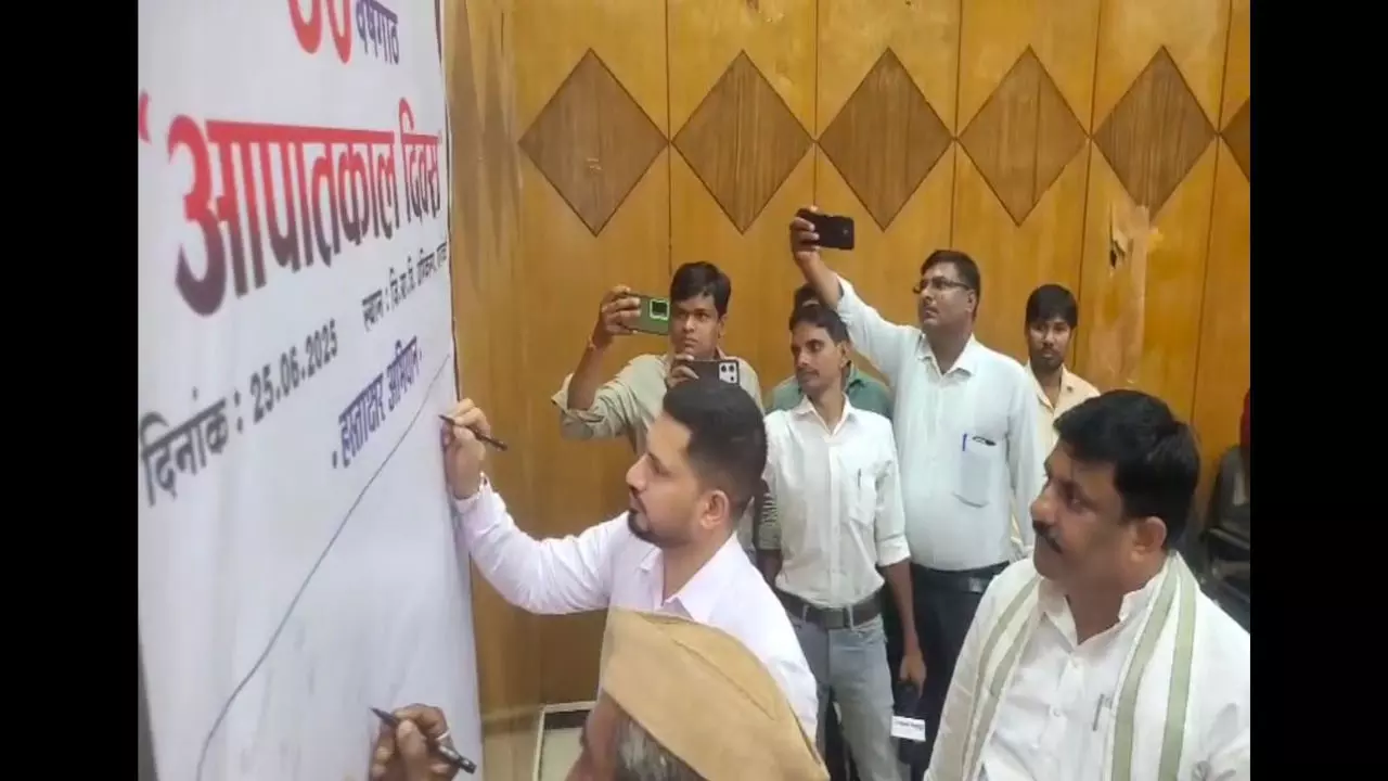 Barabanki News: आपातकाल की 50वीं बरसी पर विशेष आयोजन, लोकतंत्र की रक्षा का लिया गया संकल्प
