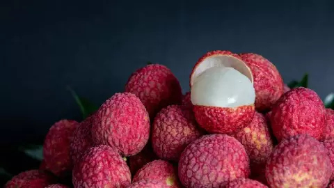 Lychee Health Risks: इन लोगों को गलती से भी नहीं खानी चाहिए लीची, इन बातों का रखें ध्यान Lychee Health Risks: इन लोगों को गलती से भी नहीं खानी चाहिए लीची, इन बातों का रखें ध्यान