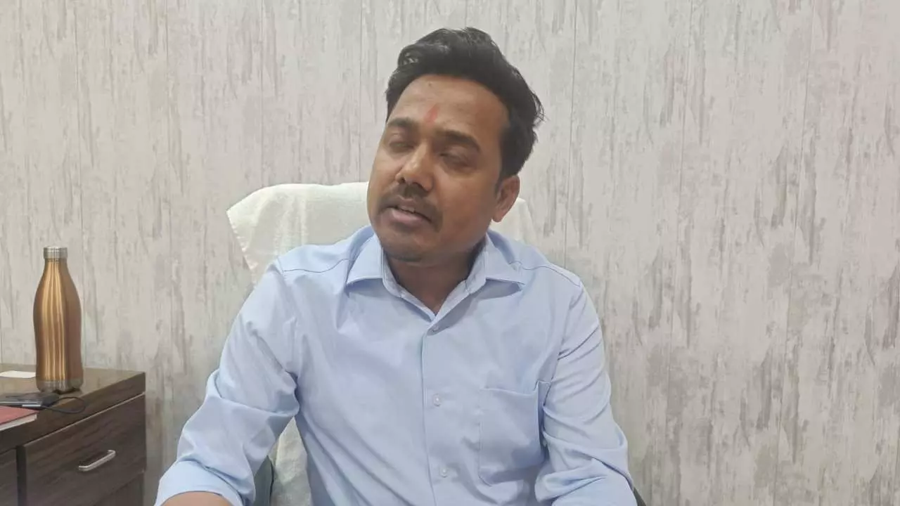 Chandauli News: फर्जीवाड़ा करने वाले लेखपाल के खिलाफ एसडीएम ने उठाया सख्त कदम