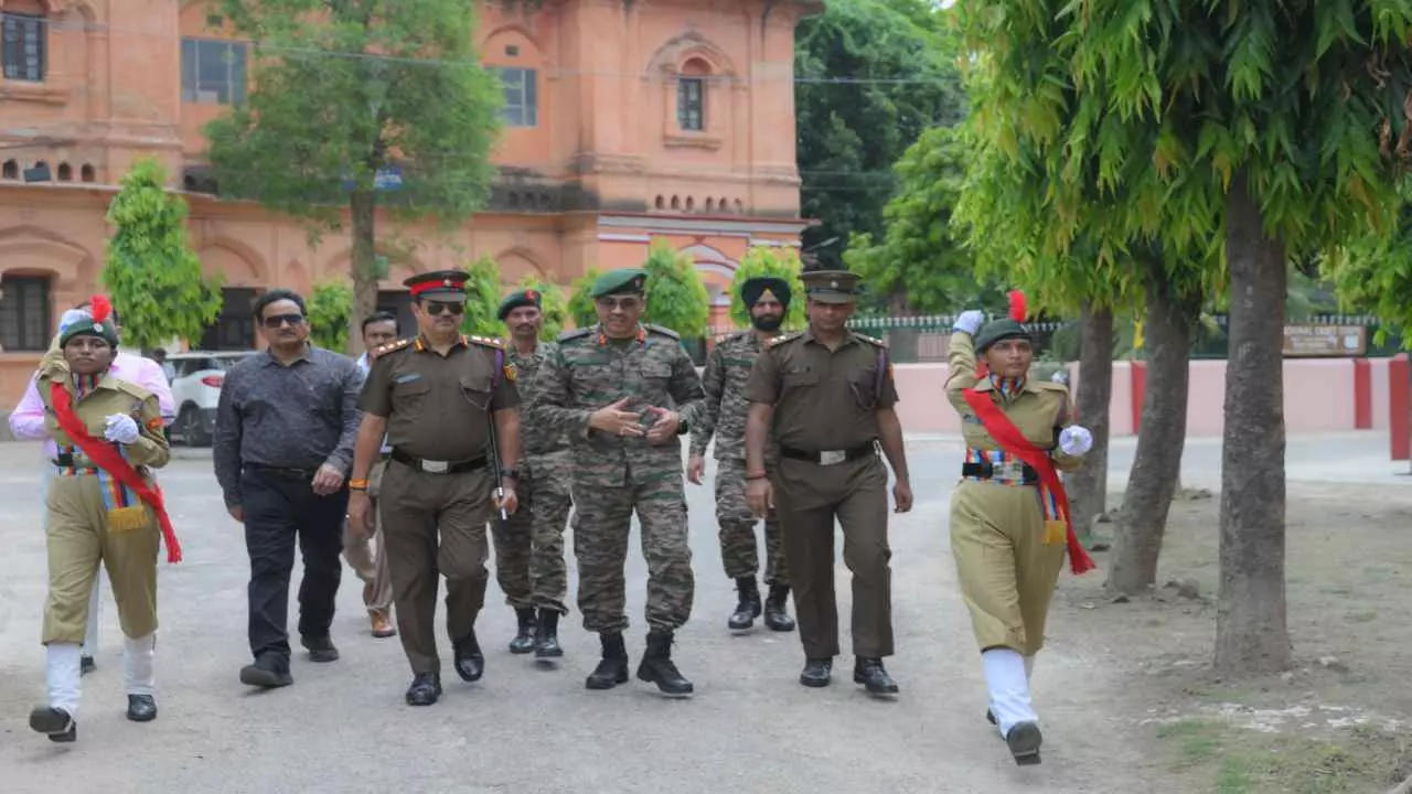 Lucknow News: लखनऊ विश्वविद्यालय कुलपति ने एनसीसी ट्रेनिंग कैंप का किया निरीक्षण, कैडेट्स के समर्पण की सराहना, कैडेट लेफ्टिनेंट ने साझा किए अनुभव
