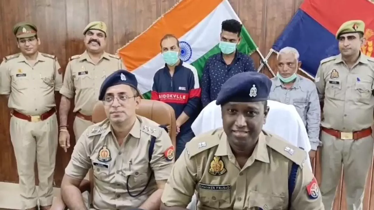Bulandshahr News: ईरानी गैंग के 3 सदस्य गिरफ्तार, नकदी और आभूषण समेत अवैध असलहा बरामद