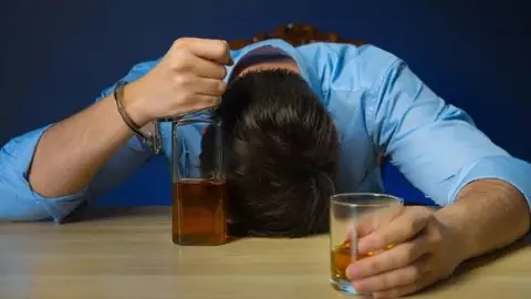 Alcohol side effects: शराब पीते हैं, तो संभल जाएं... मर्दानगी पर पड़ सकता है सीधा असर