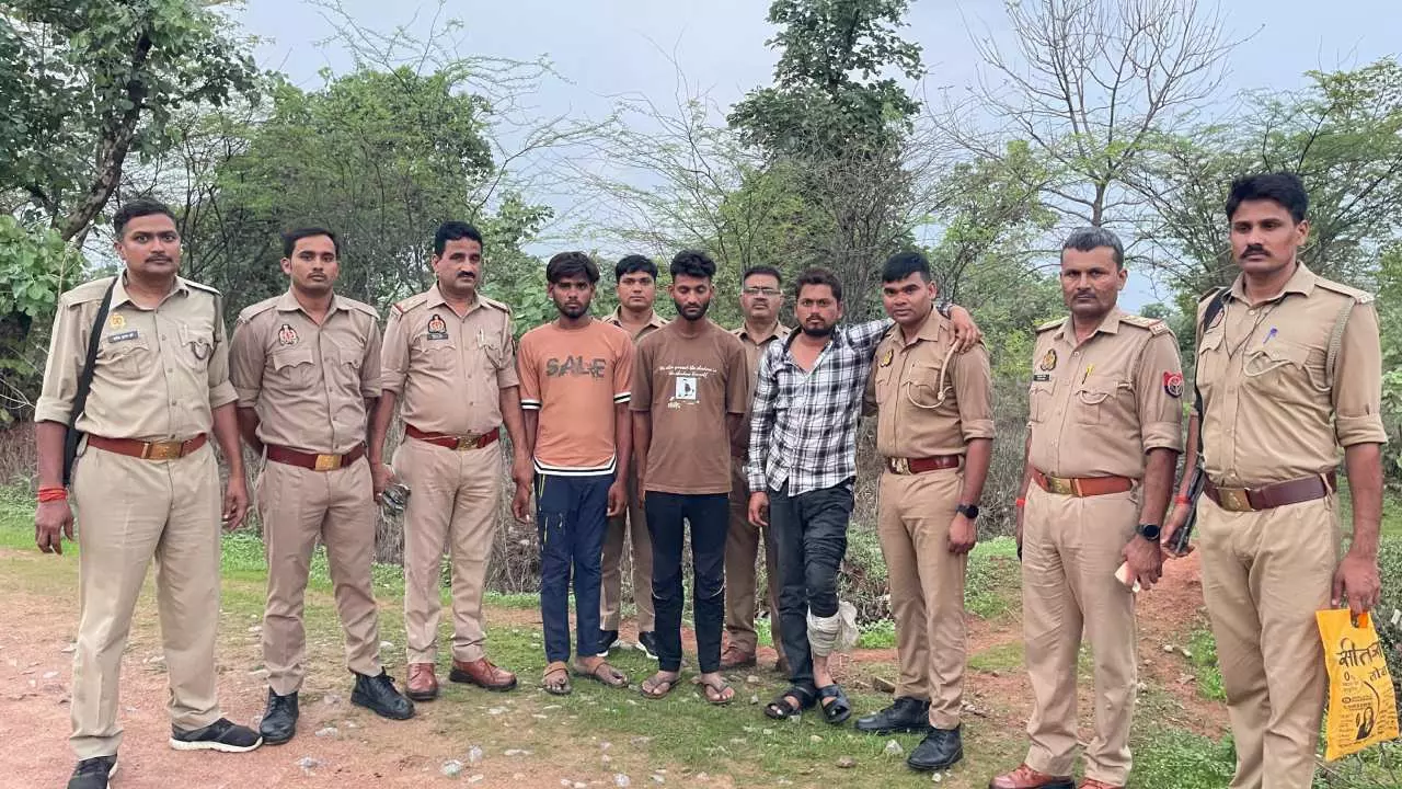 Mahoba News: शराब ठेकेदार से लूट के आरोपी अंतरराज्यीय बदमाशों से पुलिस की मुठभेड़, गिरोह का सरगना गोली लगने से घायल