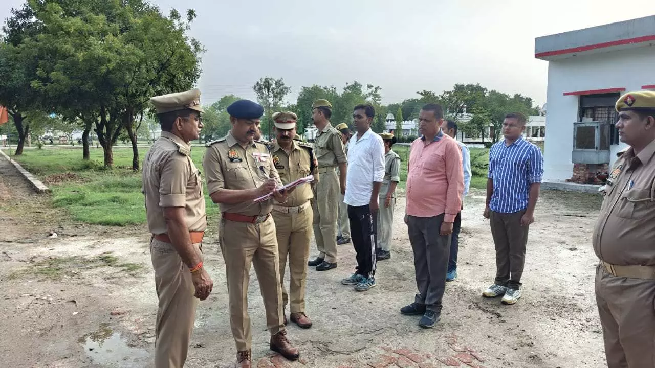 Kaushambi News: SP का बड़ा एक्शन: परेड में ली सलामी, बैरकों से लेकर मेस तक किया सघन निरीक्षण, दिए कड़े निर्देश
