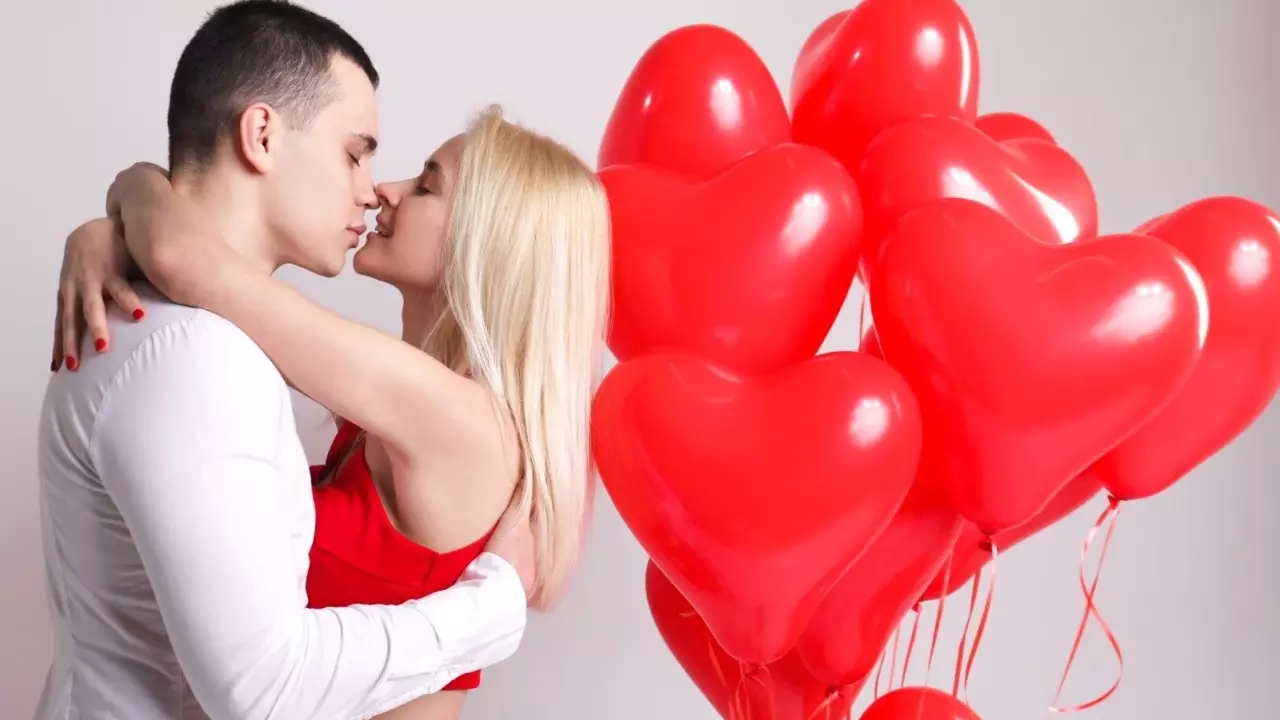 relationship failure warning missing partner kiss