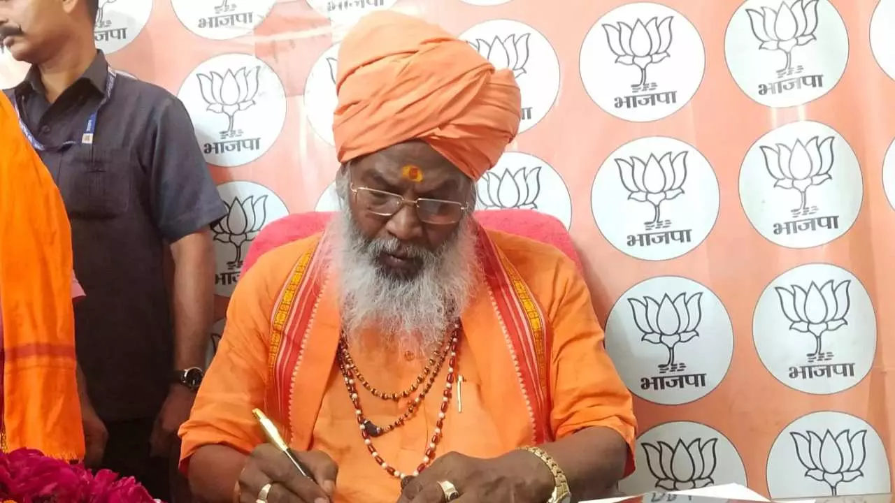 Unnao News : साक्षी महाराज का विवादित बयान... धर्मनिरपेक्षता एक बकवास शब्द है! दिया तर्क कहा- कोई भी व्यक्ति धर्मनिरपेक्ष हो ही नहीं सकता?