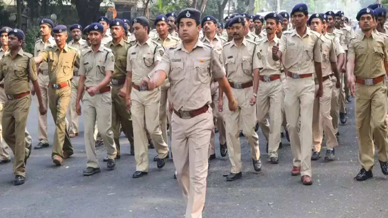 “22 हज़ार हथियार, 22 हज़ार कसमें – नीतीश की चुनावी ‘शपथ सेना’ तैयार! बिहार की सड़कों पर अब दिखेगा ‘शराब मुक्त पुलिस राज’?”