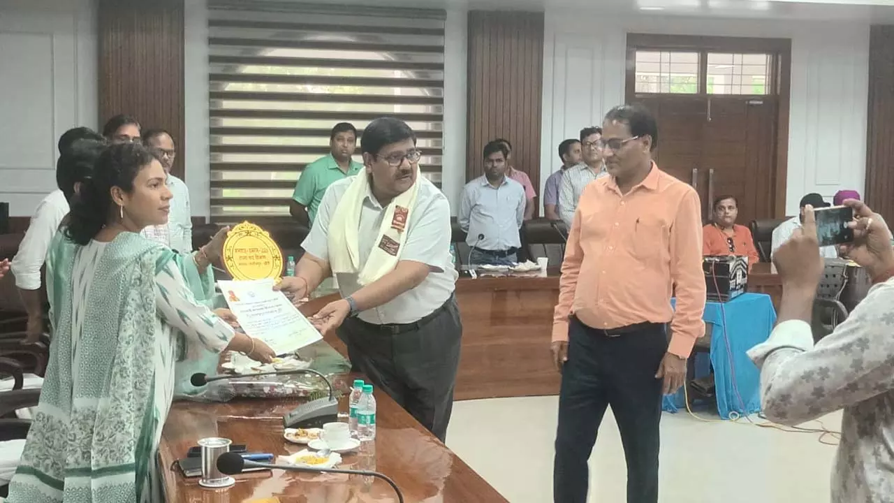 Aira Sugar Mill gets Bhamashah Award for highest GST deposit, honored by DM