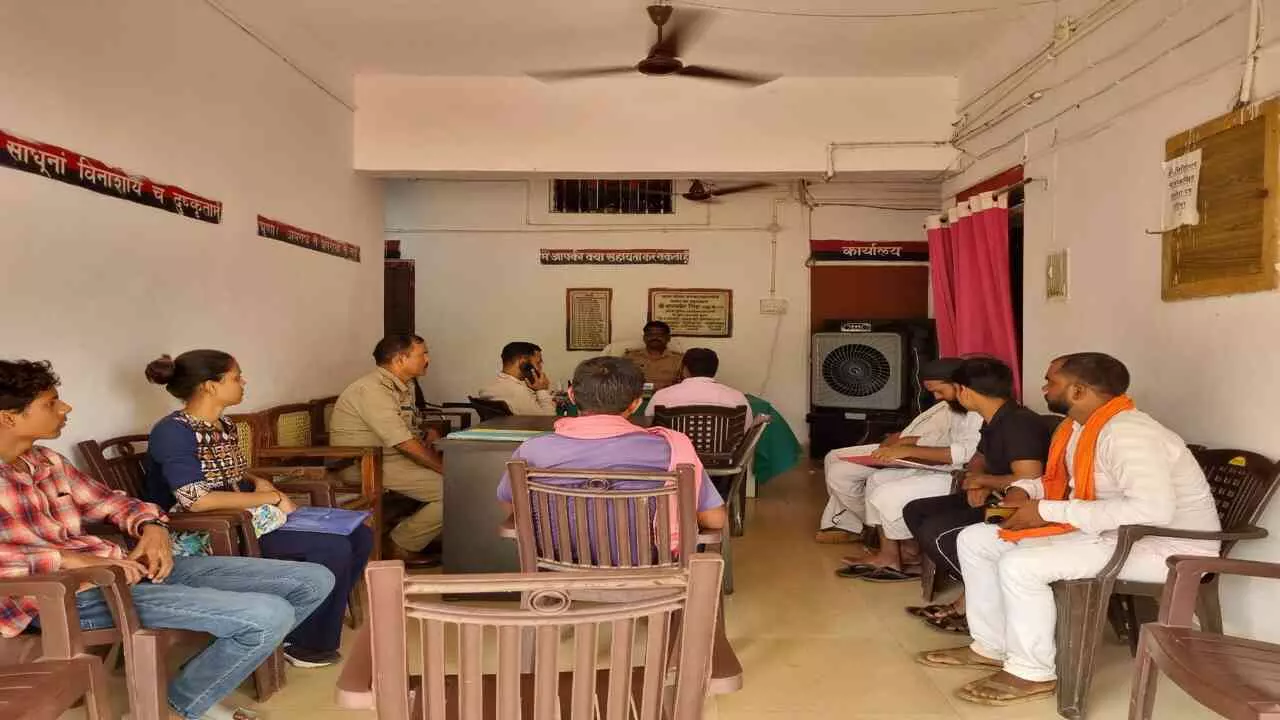 Chandauli News: थाना समाधान दिवस में जन समस्याओं का त्वरित निस्तारण, 5 में से 4 मामलों का हल