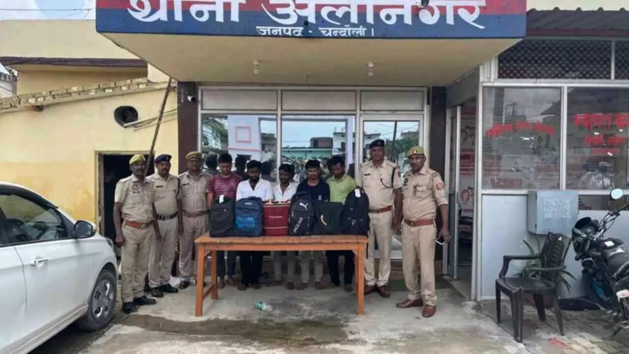 Chandauli News: अलीनगर पुलिस-आरपीएफ की संयुक्त कार्रवाई, 70 हजार की अवैध शराब के साथ छह तस्कर गिरफ्तार