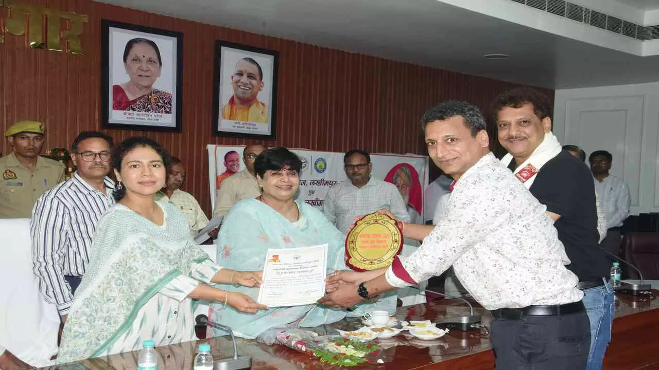 Lakhimpur Kheri News: व्यापारी कल्याण दिवस पर लखीमपुर खीरी में भव्य आयोजन, सर्वोच्च करदाता व्यापारियों का हुआ सम्मान