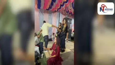 Lakhimpur Kheri News: नृत्यांगनाओं के पास बैठकर नोट उड़ा रहे ग्राम पंचायत अधिकारी, वायरल वीडियो चर्चा में, तरह तरह के लगाए जा रहे क़यास