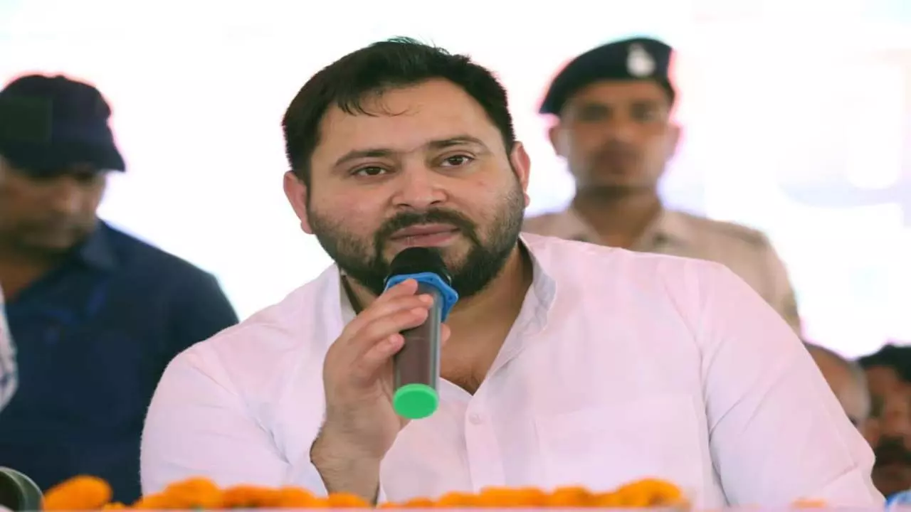 ड्रोन से हुआ तेजस्वी पर ‘हमला’? गांधी मैदान में मचा हड़कंप, बोले – अब डरने नहीं, लड़ने का वक्त है!”