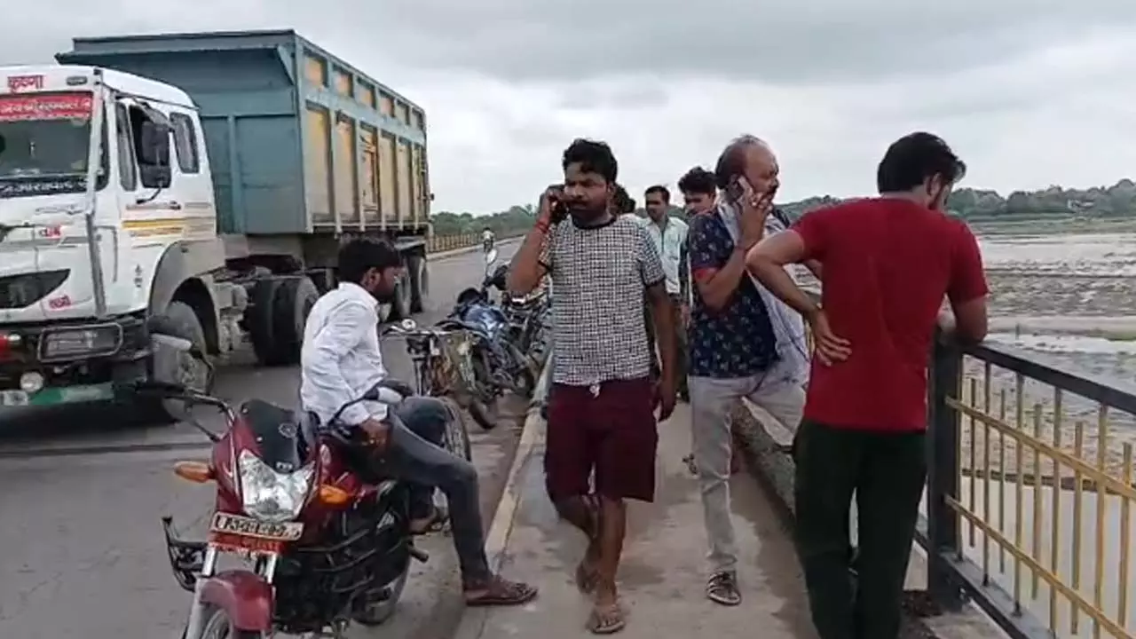 Youth commits suicide by jumping into Ganga river angry with wife