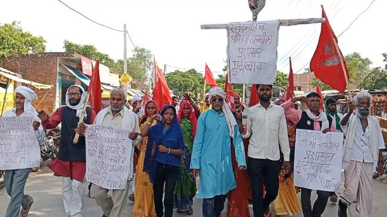 Symbolic statue of insensitive tehsil administration burnt