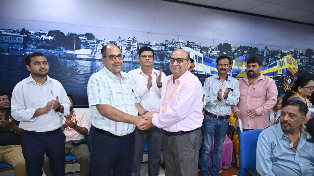 employees retired from Railway Engine Factory and 14 teachers from BHU