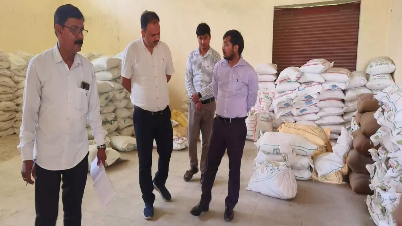 DM inspects fertilizer sales centre, sacks secretary, warns officer over irregularities