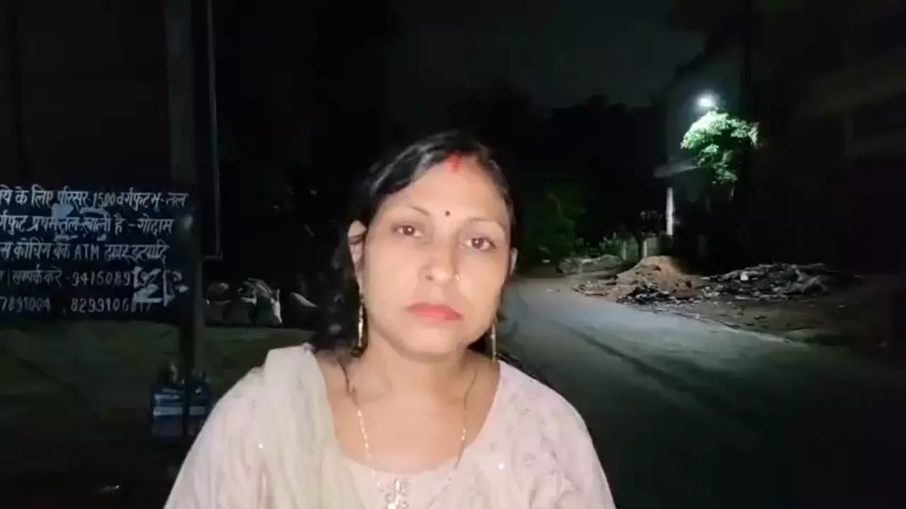 Lucknow News: बस यात्री ध्यान दें! कंडक्टर से झगड़ती महिलाओं ने चालाकी से पार कर दी लाखों की ज्वैलरी, बैग में डाला हाथ तो उड़े होश