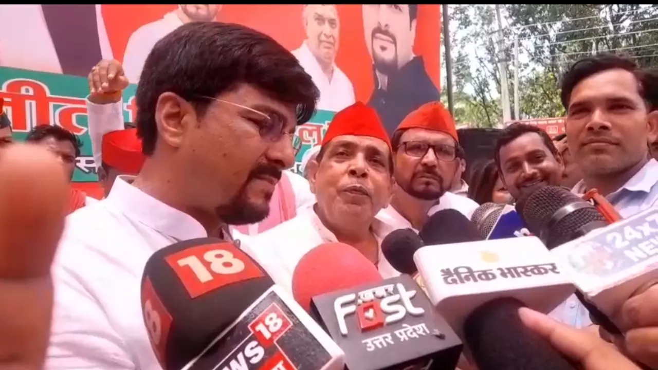 Amethi News: अमेठी में सपा नेता का विवादित बयान, विधायक राकेश प्रताप को बताया भिखारी