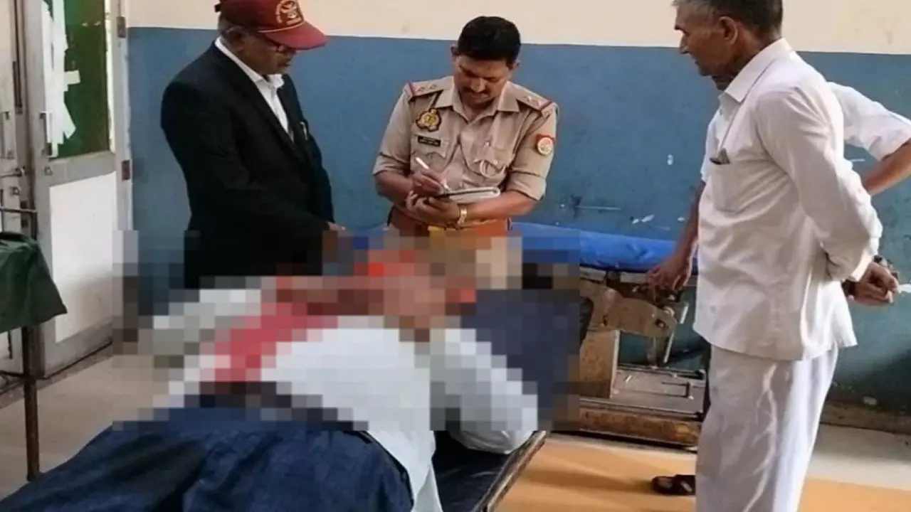 Banda News: बांदा में वकीलों में खूनी संघर्ष: विधायक निधि से बने चैंबरों को लेकर मौजूदा-निवर्तमान बार अध्यक्ष खेमे भिड़े