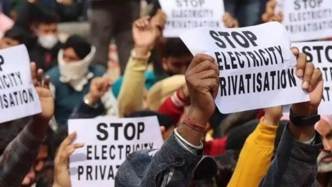 UP News: बिजली निजीकरण के विरोध में आज प्रदेशभर में बड़ा प्रदर्शन, एक लाख बिजलीकर्मी होंगे शामिल