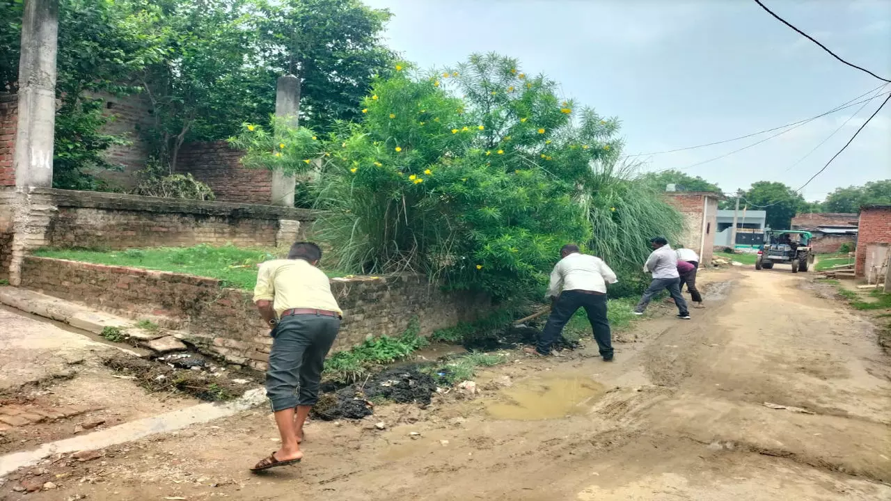 Raebareli News: रायबरेली में संचारी रोग नियंत्रण अभियान: वृहद स्वच्छता अभियान चलाया जा रहा