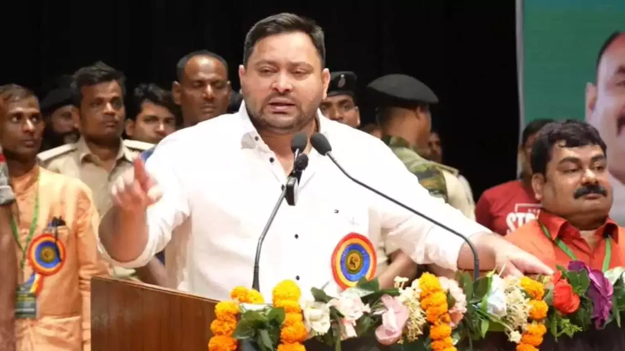 चुनाव आयोग भाजपा का नौकर है! तेजस्वी का आरोप - बिहार में हो रहा लोकतंत्र का कत्ल, BJP लाएगी राष्ट्रपति शासन?