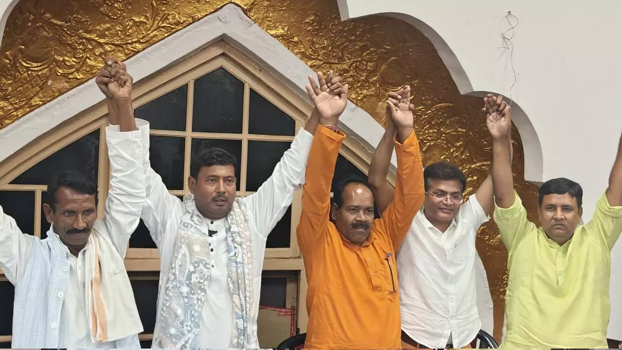 Apna Morcha News: अनुप्रिया पटेल पर गंभीर आरोप: अपना मोर्चा ने कहा - कुर्सी की चाहत में बिरादरी से विश्वासघात, दल बना पति-पत्नी प्राइवेट लिमिटेड