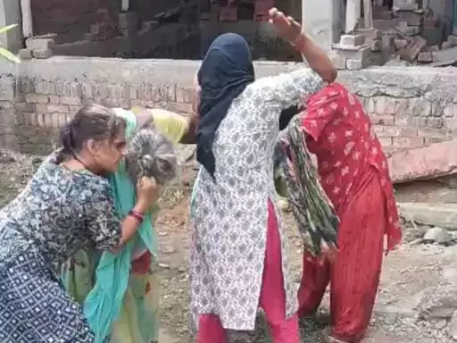 Unnao News: बांगरमऊ में मकान निर्माण को लेकर हिंसक झड़प, मां-बेटी पर हमला