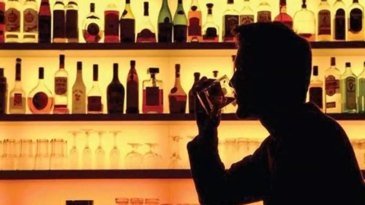 Action against liquor shop in Lucknow