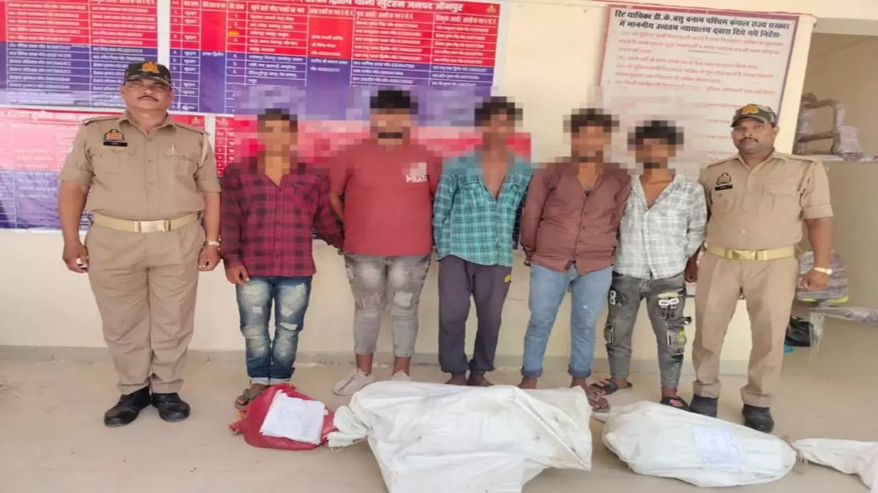 Jaunpur News: खुटहन पुलिस का बड़ा खुलासा – तीन चोरी की घटनाओं का पर्दाफाश, पांच शातिर चोर गिरफ्तार, मंदिर से चुराए गए घंटे भी बरामद
