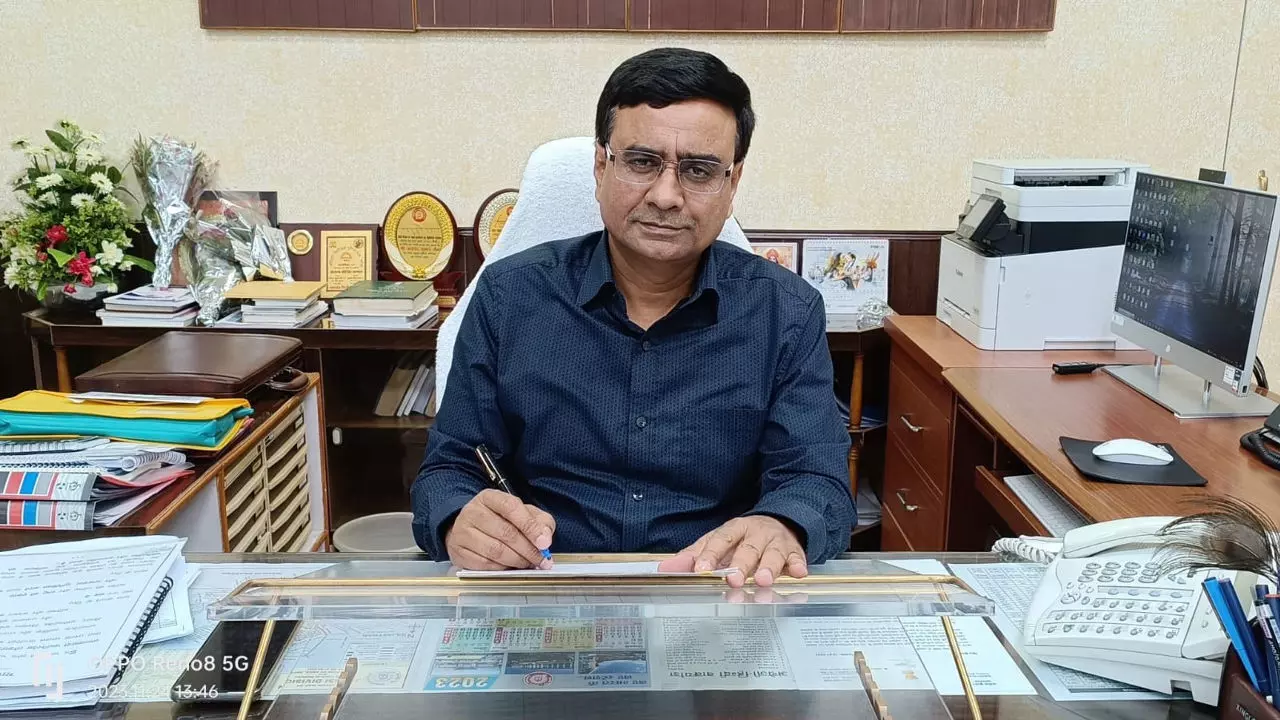 Jhansi News: रेल मंडल ने जून में माल भाड़े से कमाए 85.73 करोड़ रुपये, फ्लाई ऐश परिवहन में बनाया नया रिकॉर्ड