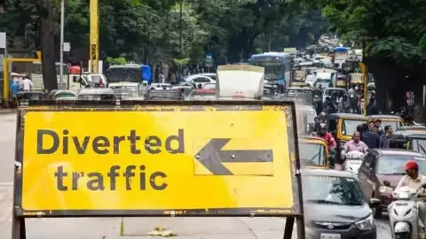 Traffic diversion in Lucknow