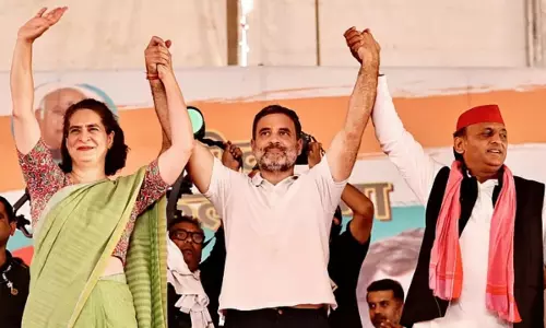UP Politics: अखिलेश के पी​डीए फॉर्मूले को मिला राहुल-प्रियंका का समर्थन ! कांग्रेस ने दिखाई एकजुटता, क्या पी​डीए फॉर्मूला 2027 में दिखाएगा असर