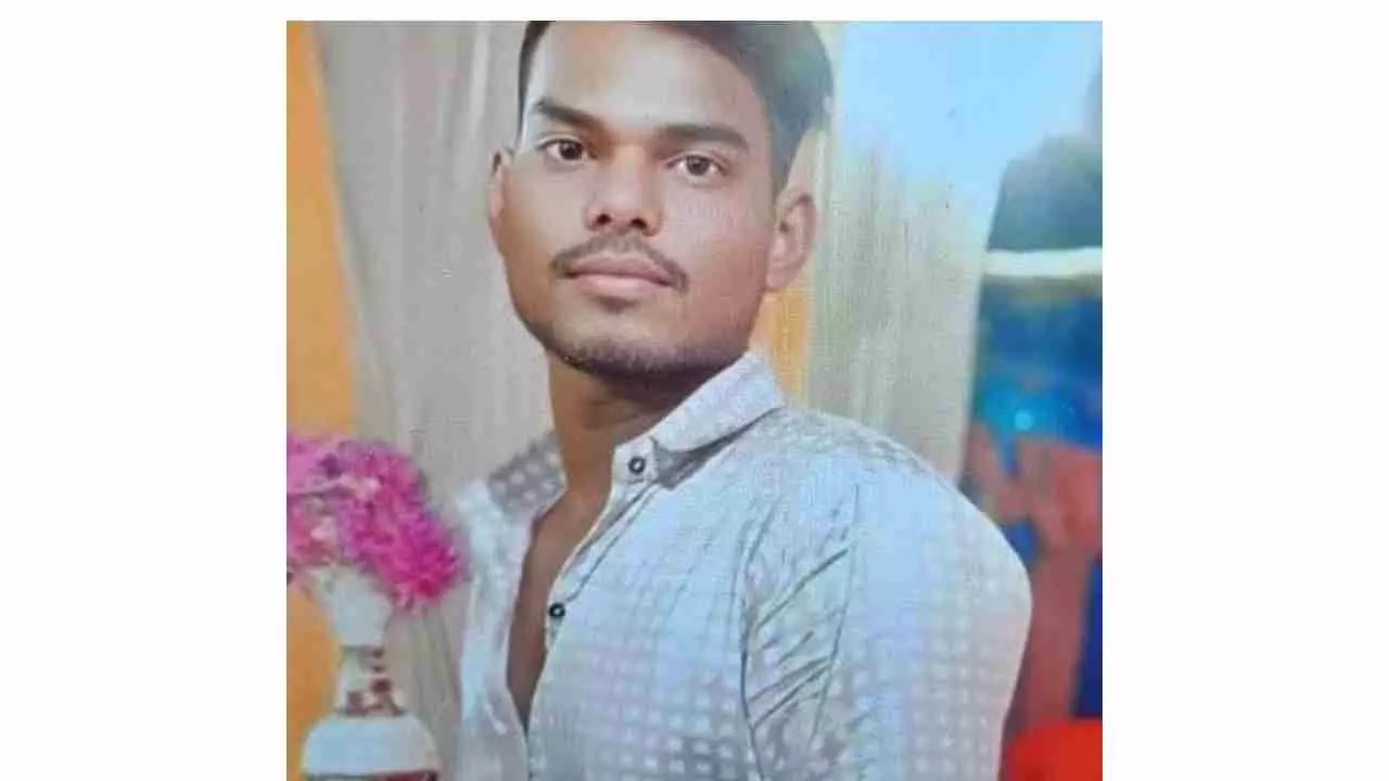 Chandauli News: मां-बेटे की निर्मम हत्या करने वाला नौकर ट्रेन से गिरफ्तार,हत्या का मामूली कारण जानकार हो जाएंगे हैरान
