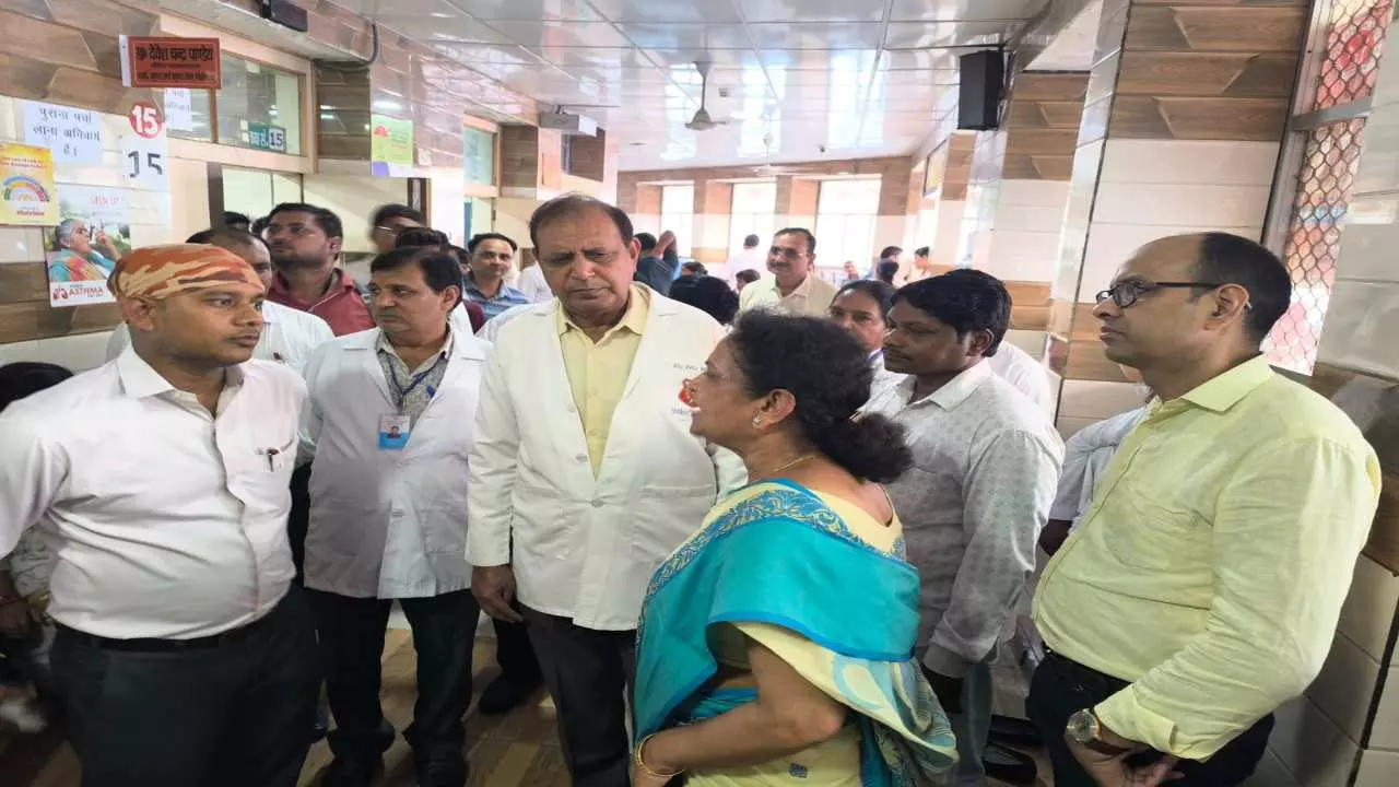 Lucknow news: सिविल अस्पताल की नई निदेशक डॉ.कजली गुप्ता ने पूरे अस्पताल का किया निरीक्षण