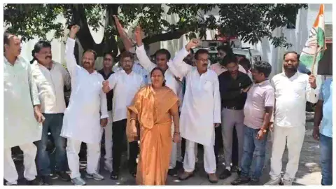 Bahraich News: बहराइच के कलेक्ट्रेट परिसर में लगे योगी मोदी मुर्दाबाद के नारे, जानिए वजह