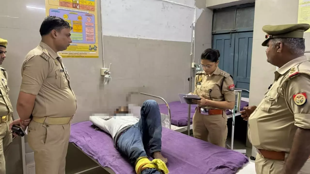 Jaunpur News: पवारा पुलिस और शातिर गो-तस्कर के बीच मुठभेड़, भारी मात्रा में असलहा और बाइक बरामद