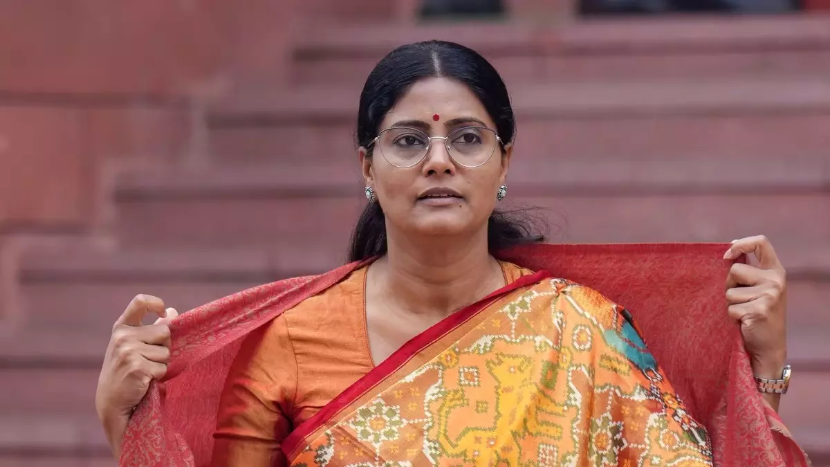 अनुप्रिया पटेल का ऐसा ऐलान, घर में ही कर दिया पद का ‘संस्कार’! पति को नंबर-3; सियासत में निभाया ‘नाता नया’
