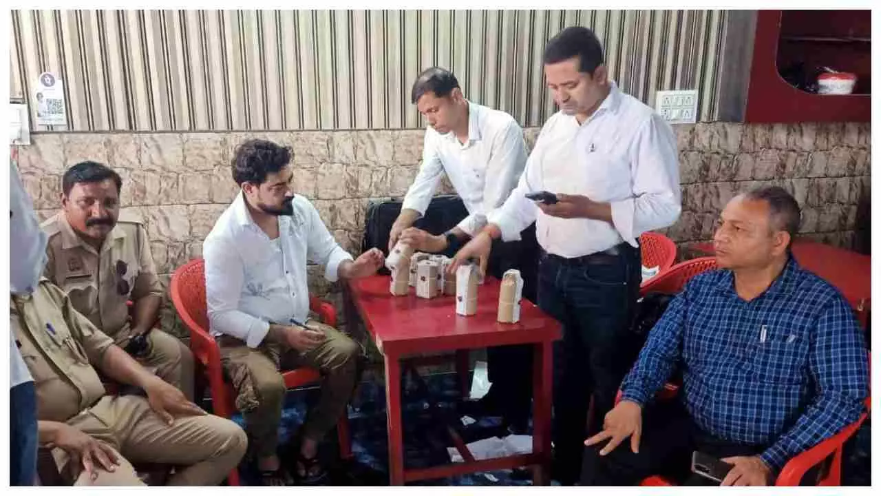 Bulandshahr News:  बुलंदशहर में मिलावट खोरी पर अंकुश को FDA की छापेमारी, हड़कंप, 10 सैंपल लिए