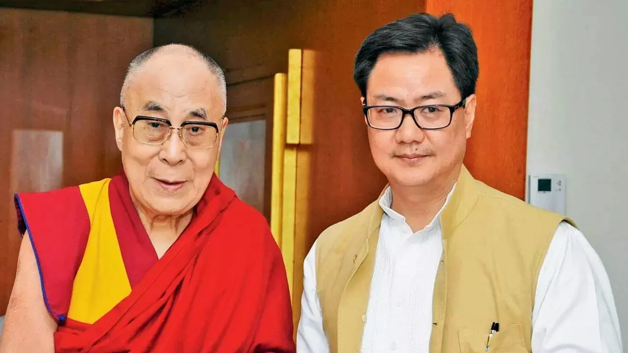 Dalai Lama विवाद ने फिर बढ़ाया भारत-चीन तनाव,  रिजिजू के बयान पर भड़का ड्रैगन, कहा– हिंदुस्तान, तिब्बत मामलों में न करे हस्तक्षेप