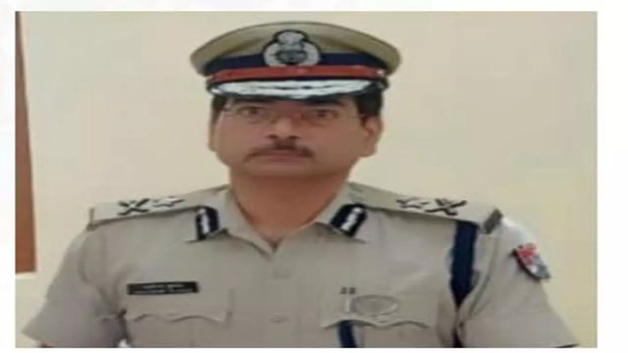 Chandauli News: शराब तस्करों पर भारी पड़ा टारगेटेड एक्शन, RPF और पुलिस ने तोड़ी सिंडिकेट की कमर
